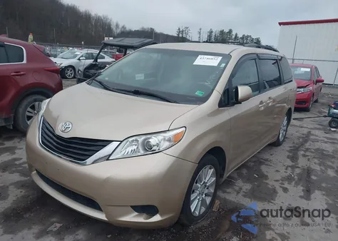 2011 Toyota Sienna Le z USA, uszkodzony, nr VIN 5TDJK3DC7BS010089